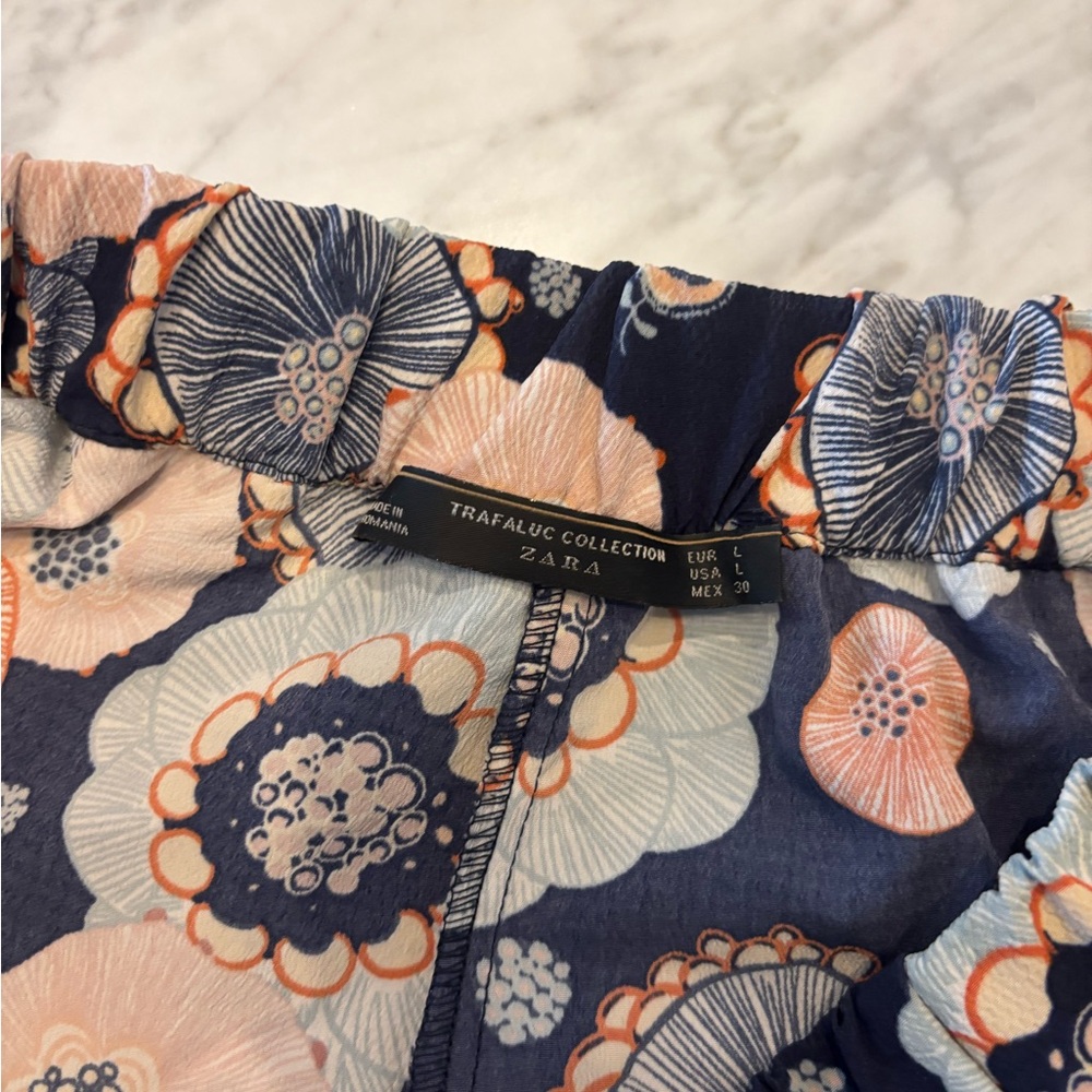 Floral Patterned Shorts - Picture 2 of 2